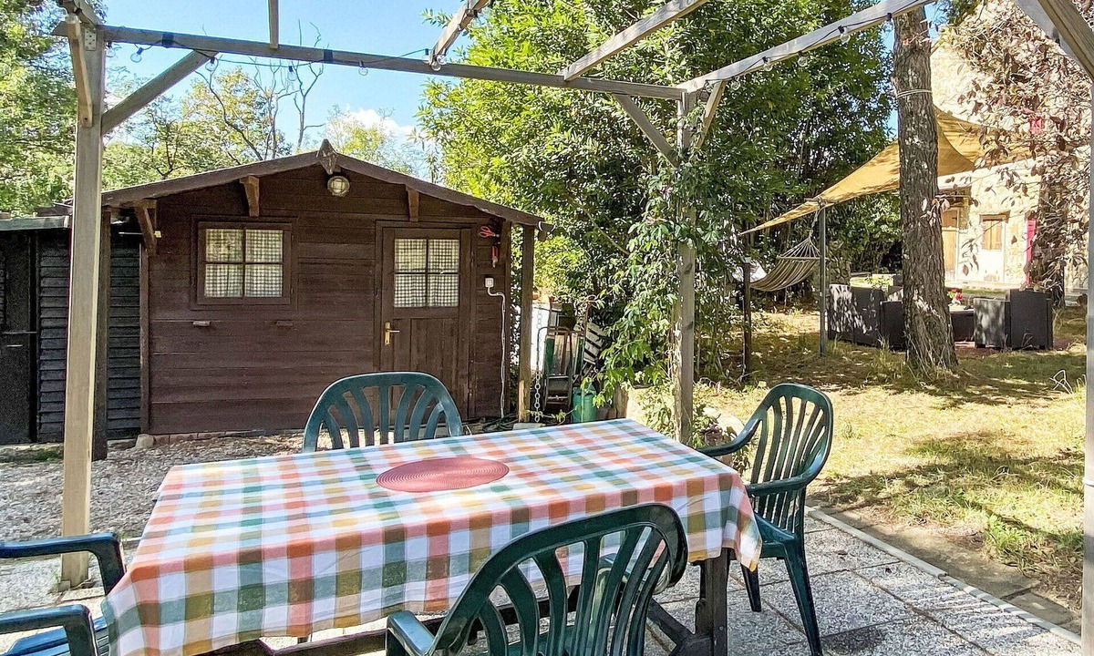 Castellina Marittima Apartment | Lovely apartment for 5 people with WIFI, patio and pets allowed