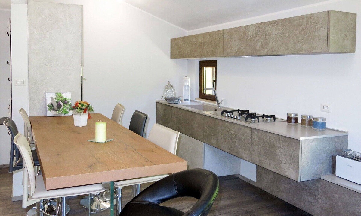 Cologna Spiaggia Villa | Lovely apartment in villa with hot tub, A/C, WIFI, pool, TV, patio, pets allowed and panoramic v.