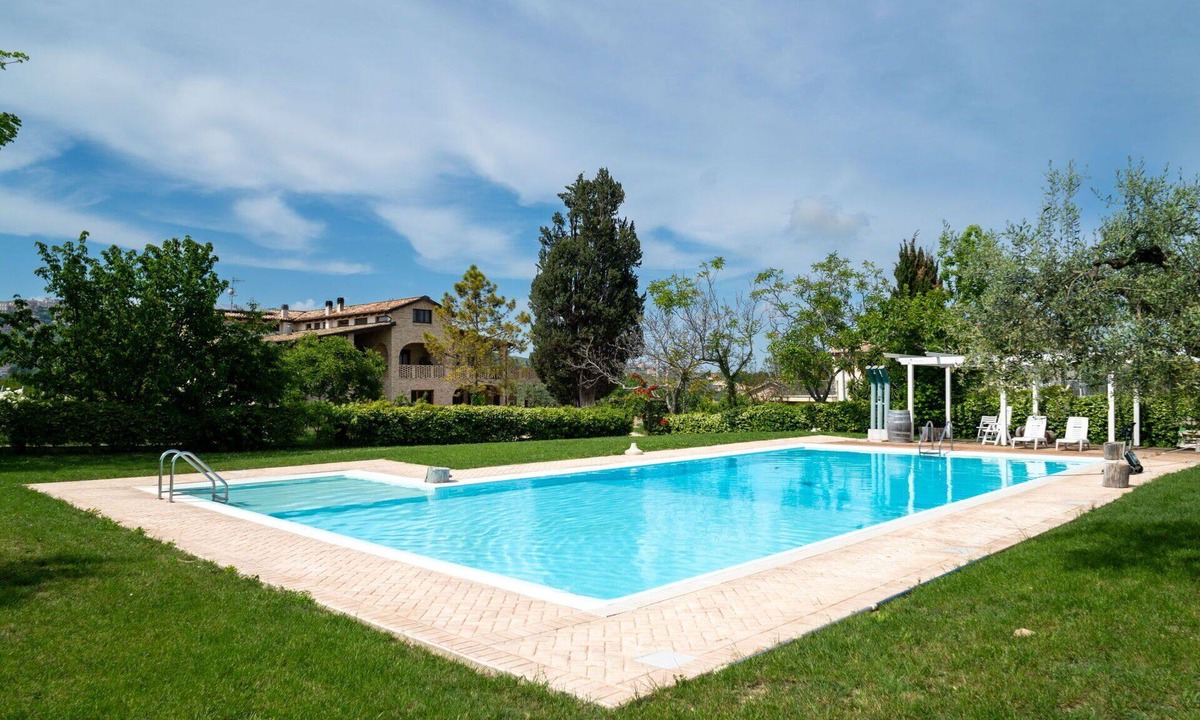 Citta Sant'Angelo Apartment | Lovely apartment for 4 guests with pool, WIFI, A/C, TV, patio and pets allowed