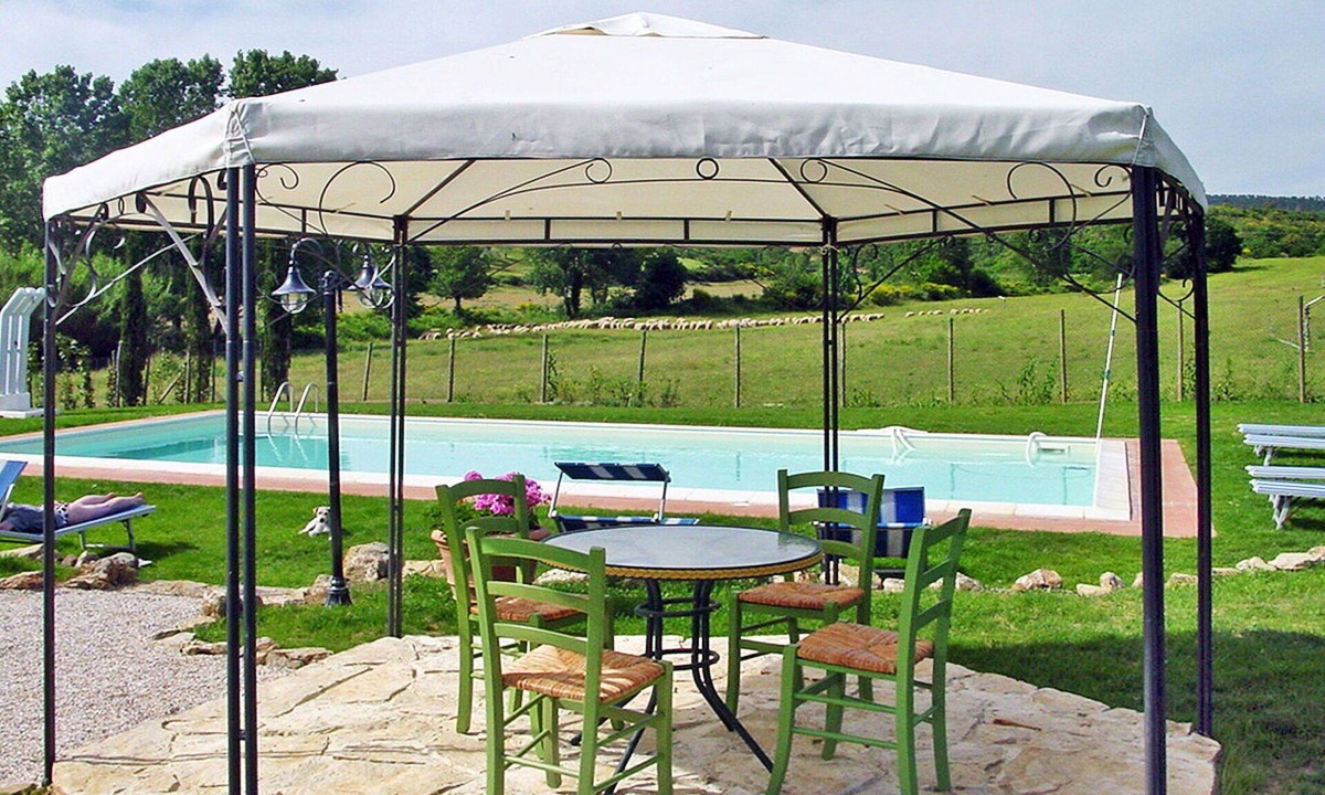 Massa Marittima Apartment | Lovely apartment for 4 people with pool, WIFI, TV, patio and pets allowed