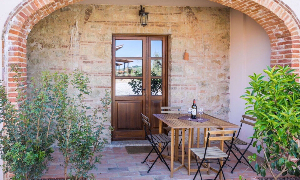 Guardistallo Apartment | Lovely apartment for 4 people with A/C, WIFI, pool, TV, pets allowed and panoramic view