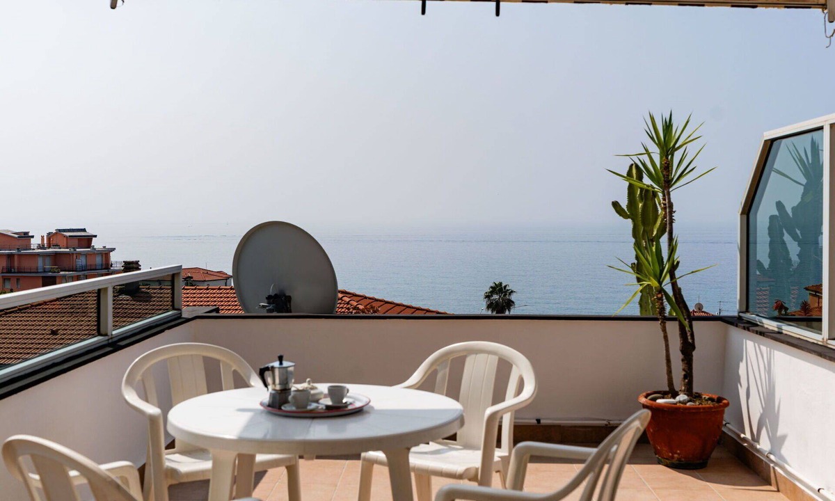 Riva Ligure Apartment | Lovely apartment for 3 guests with WIFI, TV and terrace