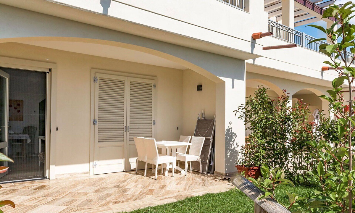 Lacona Apartment | Lovely apartment for 10 guests with A/C, WIFI, pool, TV, terrace and parking