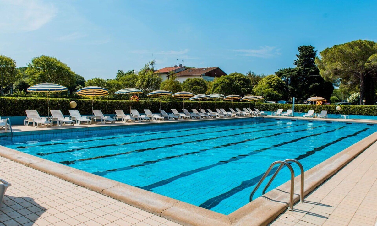 Marina di Bibbona Apartment | Lovely apartment for 4 people with A/C, pool, WIFI, TV, terrace and pets allowed