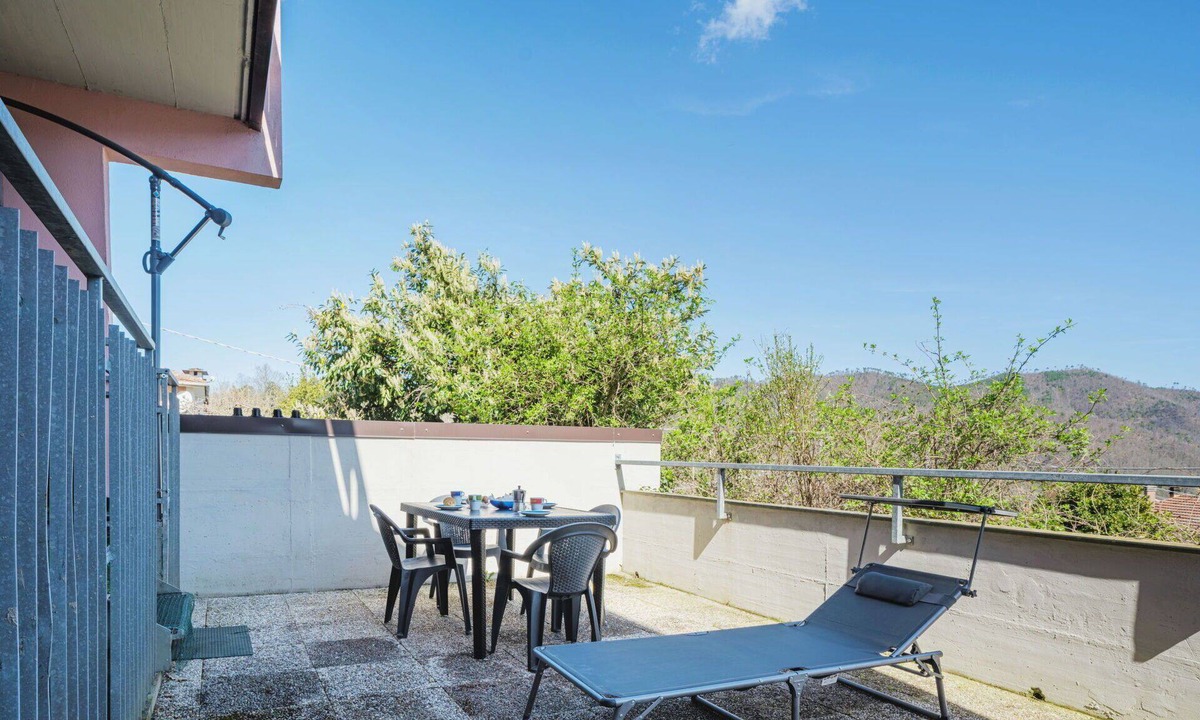 Pignone Apartment | Lovely apartment for 4 people with WIFI, pool, TV and terrace
