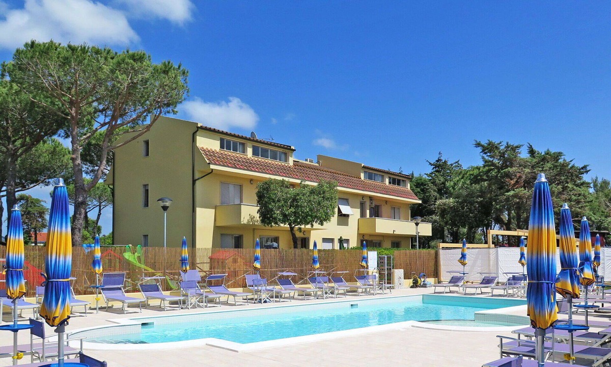 Cecina Apartment | Lovely apartment for 6 guests with pool, A/C, WIFI, TV, patio and pets allowed