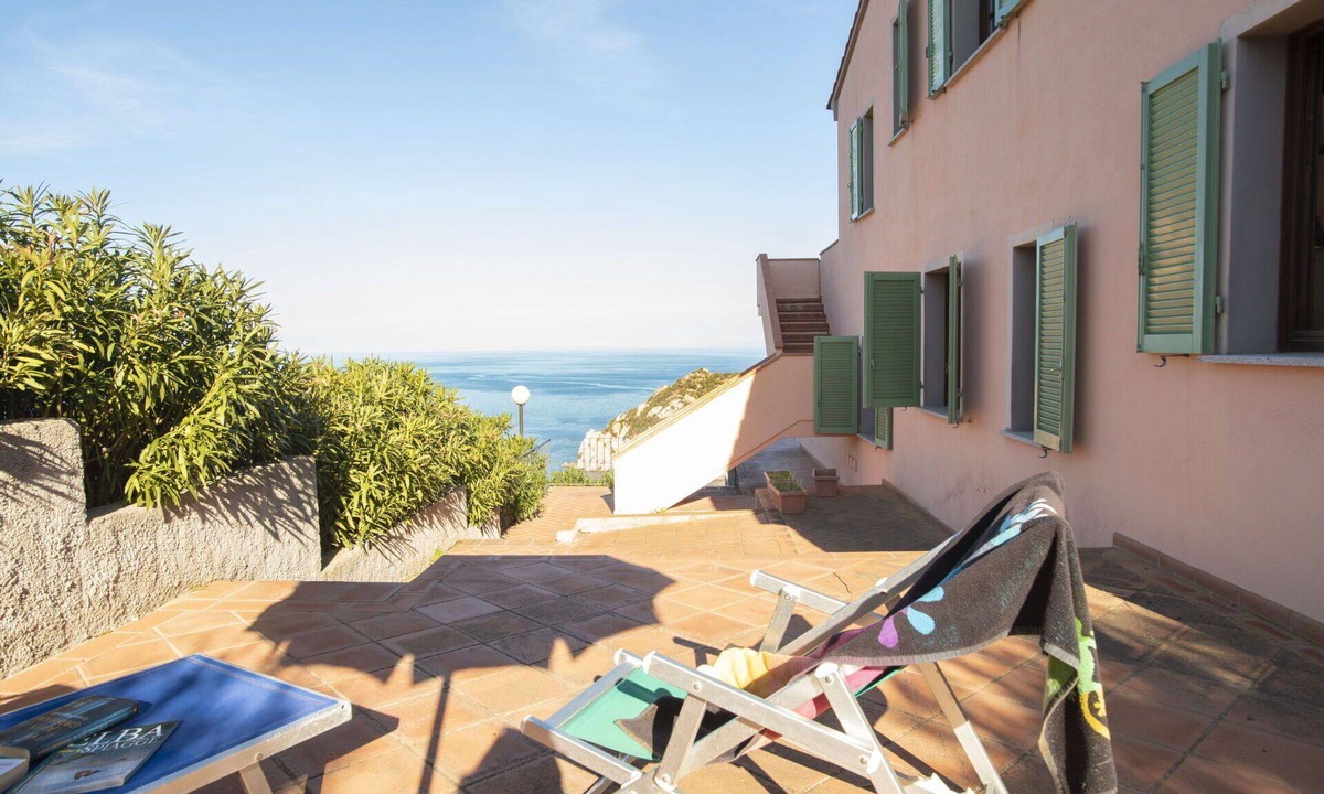 Patresi Apartment | Lovely apartment for 4 guests with A/C, TV and terrace