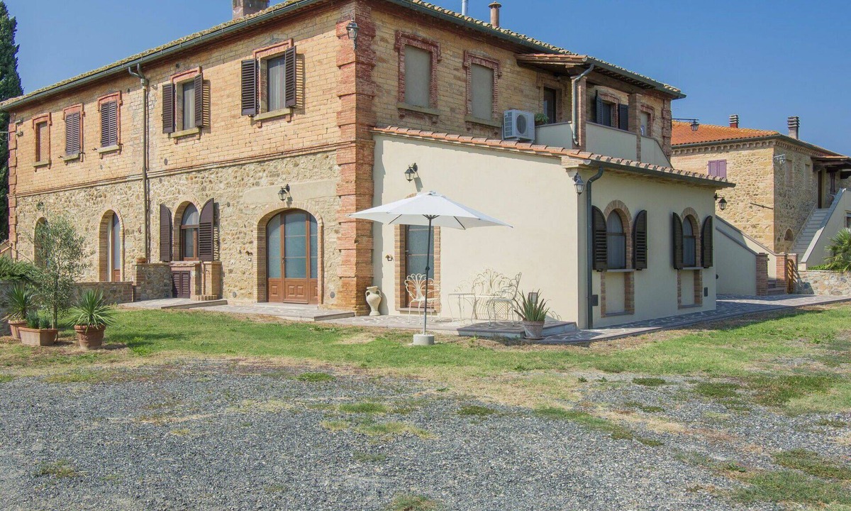 Pomarance Villa | Lovely apartment in villa for 7 people with WIFI, A/C, terrace and pets allowed