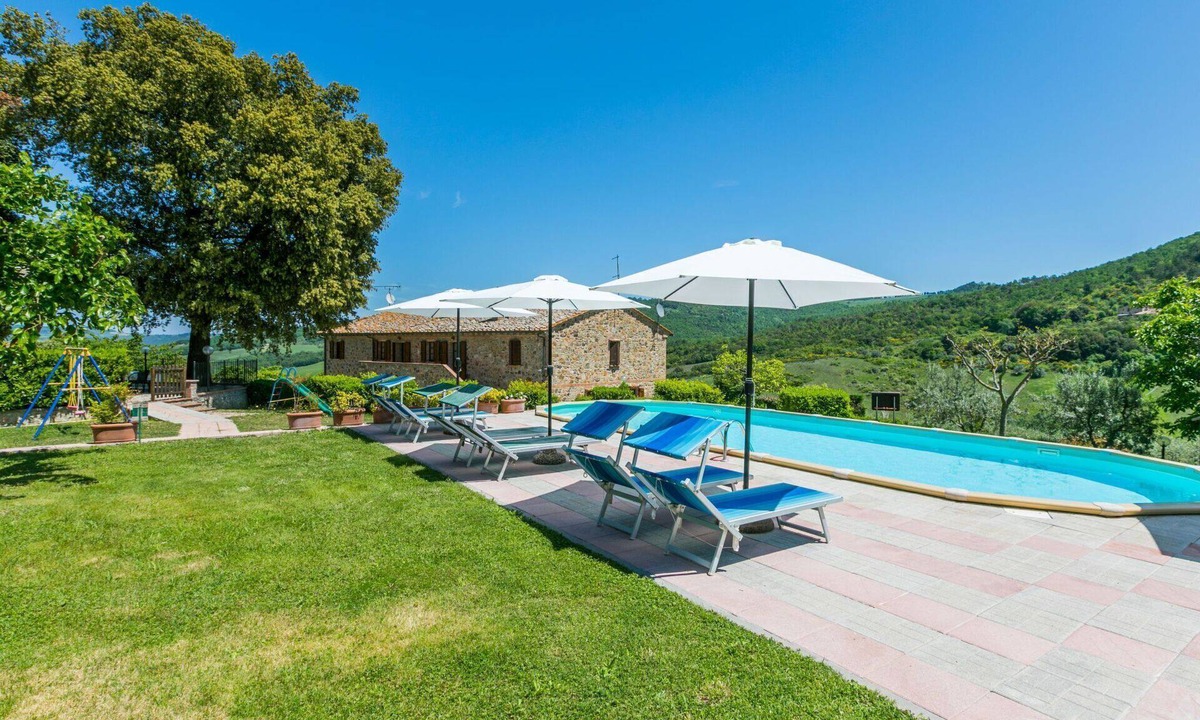 Volterra Villa | Lovely apartment in villa for 7 guests with pool, WIFI, TV, patio and parking