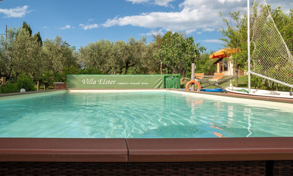 Collecorvino Villa | Lovely apartment in villa for 4 people with WIFI, pool, TV, terrace, pets allowed and parking