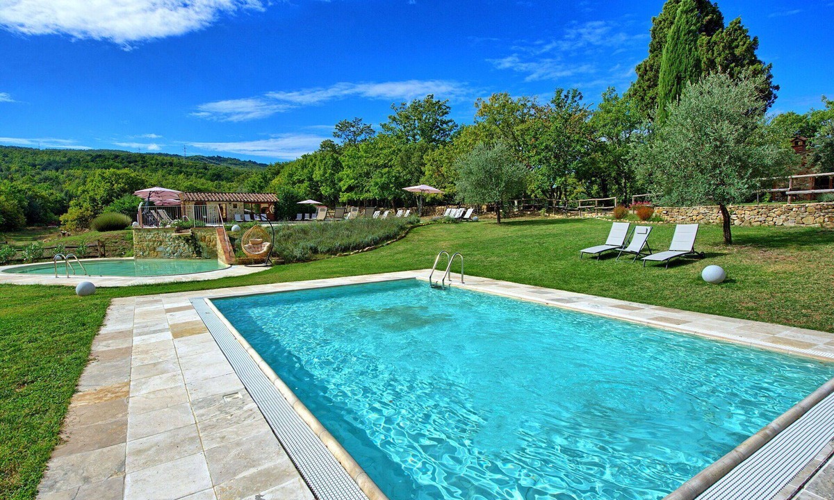 Simignano Apartment | Lovely apartment for 3 people with WIFI, pool, TV and pets allowed