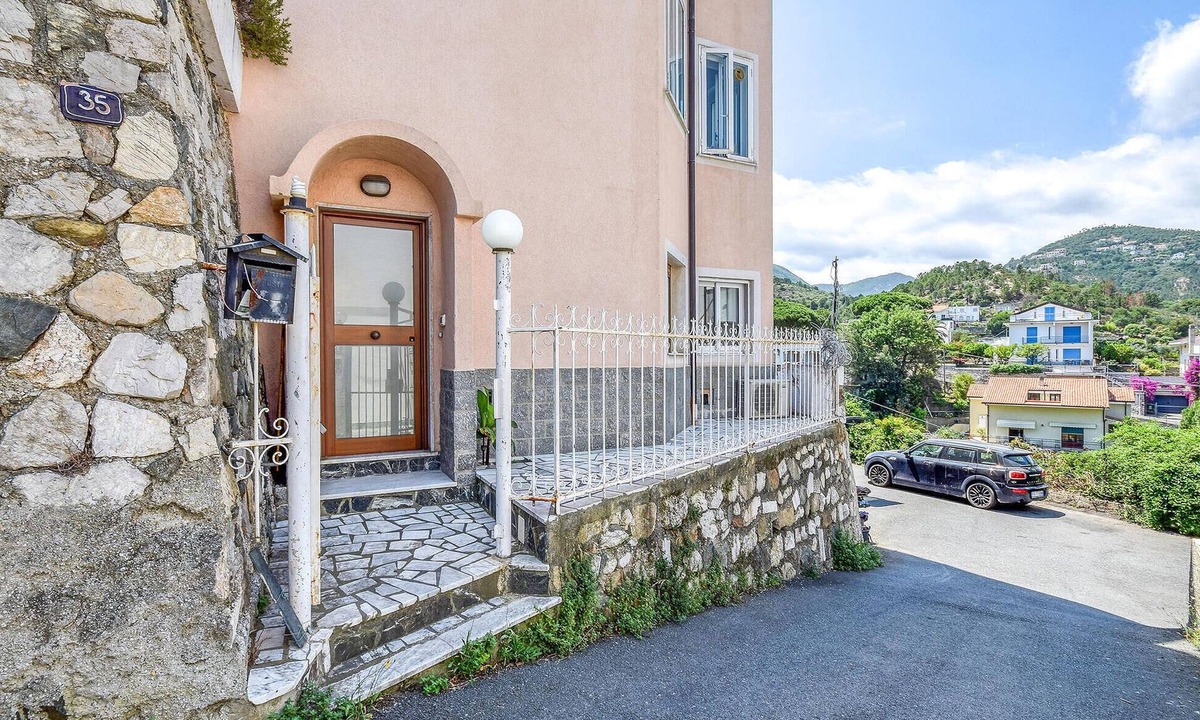 Spotorno House | Lovely home in Spotorno with WiFi