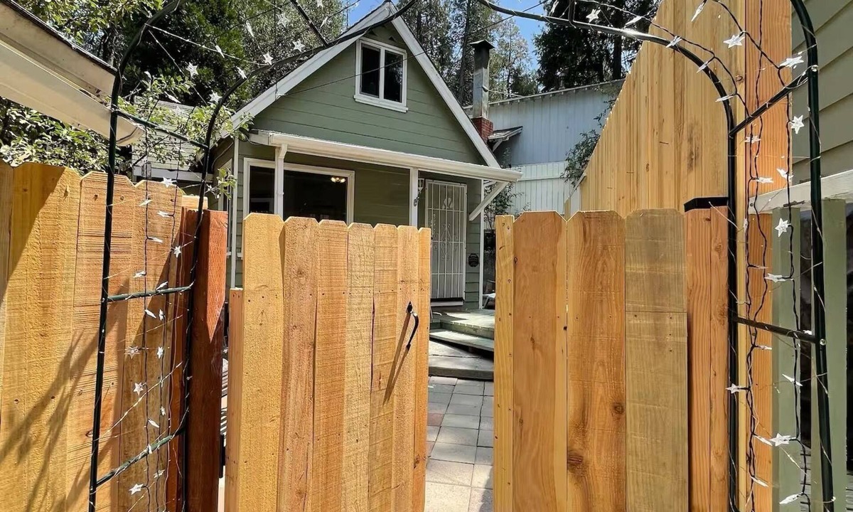Crestline Cottage | Luminous Hideaway & Restful Garden Retreat