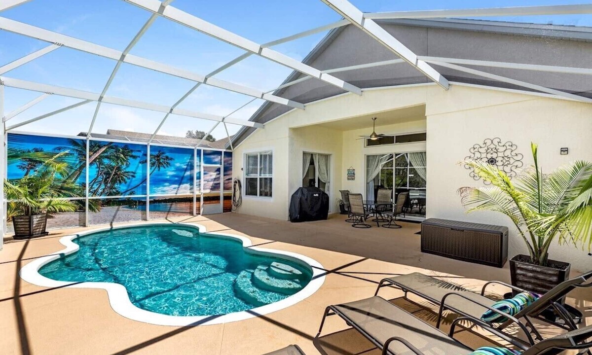 Highlands Reserve Villa | Luxurious Executive Pool Home in Highland Reserve Golf Community near Disney