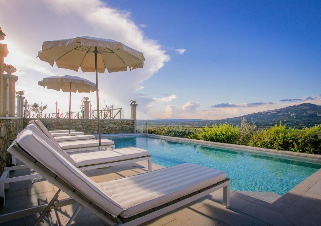 Ossaia House | Luxurious Villa in Cortona Italy with Swimming Pool