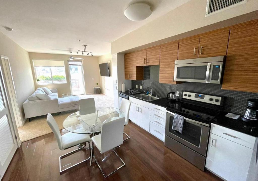 Greater Wilshire - Hancock Park Apartment | Luxury 2 Bedroom 2 Bathroom With Fitness Center and Pool