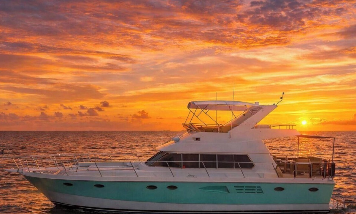 Key West Boat Rental | Luxury 2 stateroom Yacht FREE TIME