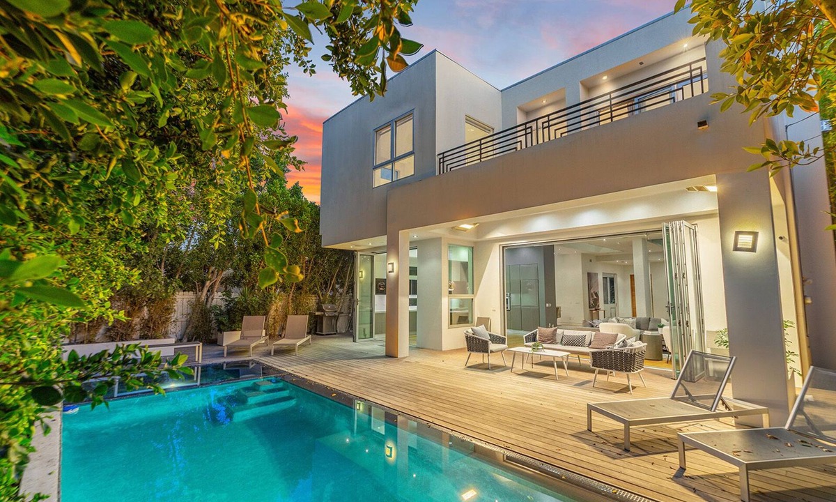Beverly Grove Villa | Luxury 5 bdr Villa C! Best location with pool!