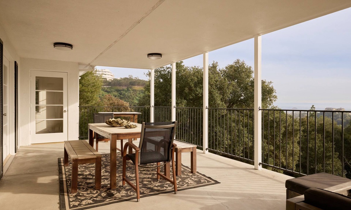 Brentwood House | Luxury Brentwood Hilltop Retreat w/Panoramic Ocean Views & The Getty Center