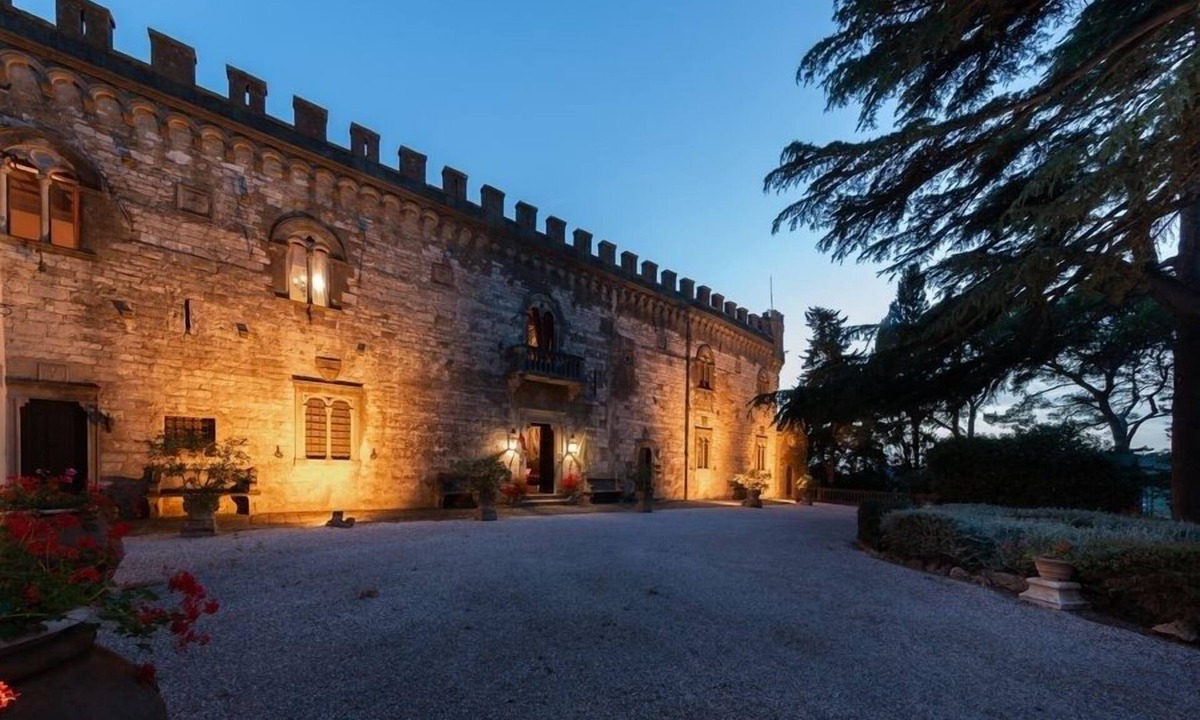 Venturina Villa | Luxury Castle rental for 28 people in Tuscany near the coast