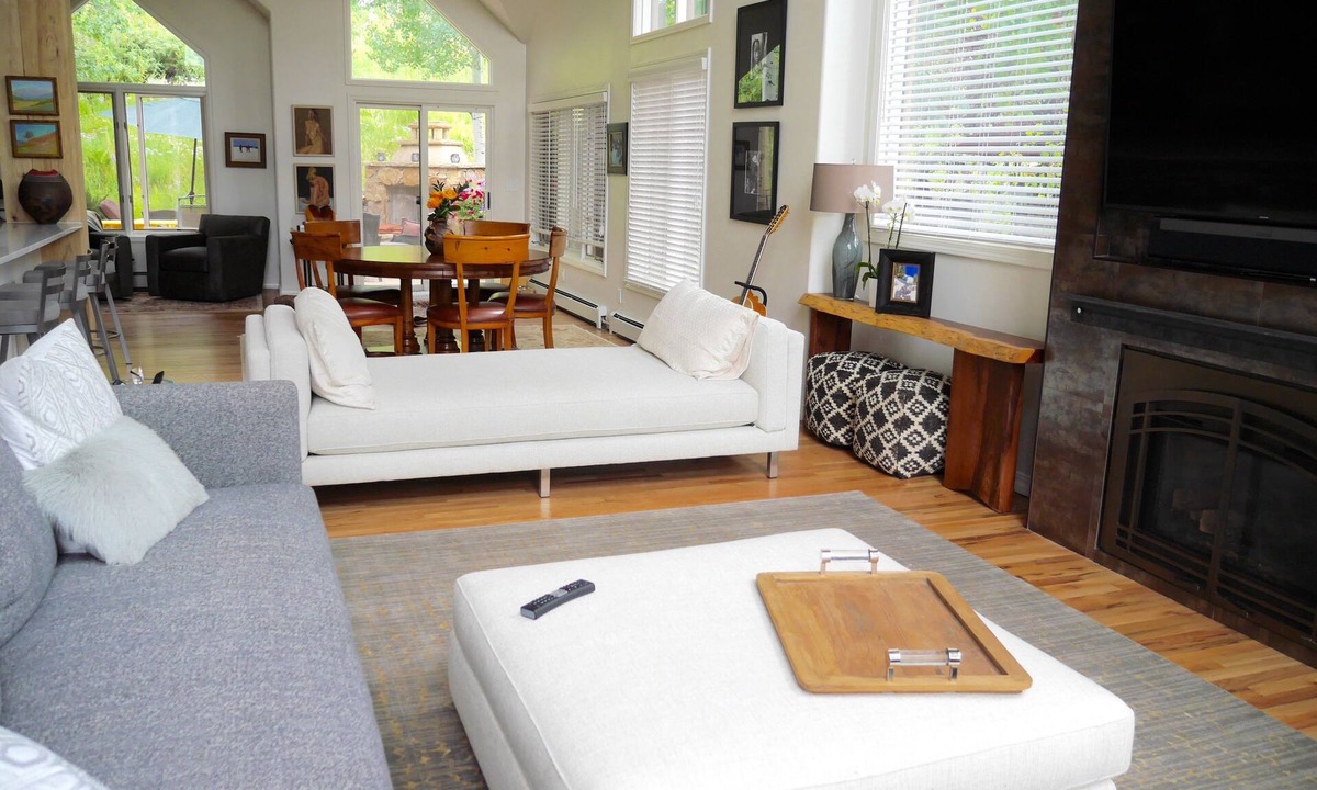 Edwards House | Luxury Home, magnificent Views! Private Jacuzzi, Walk or Free shuttle to ski!
