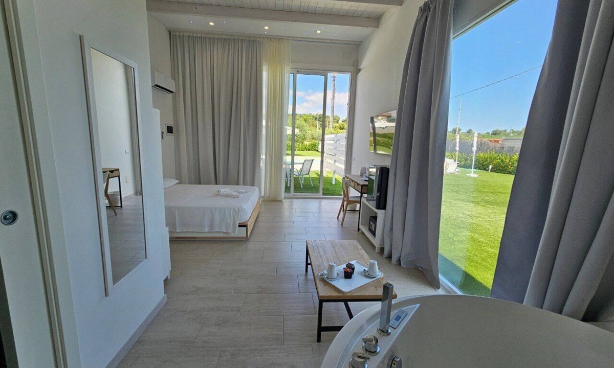 Spoltore Hotel | Luxury pool Suites - Città Bianca