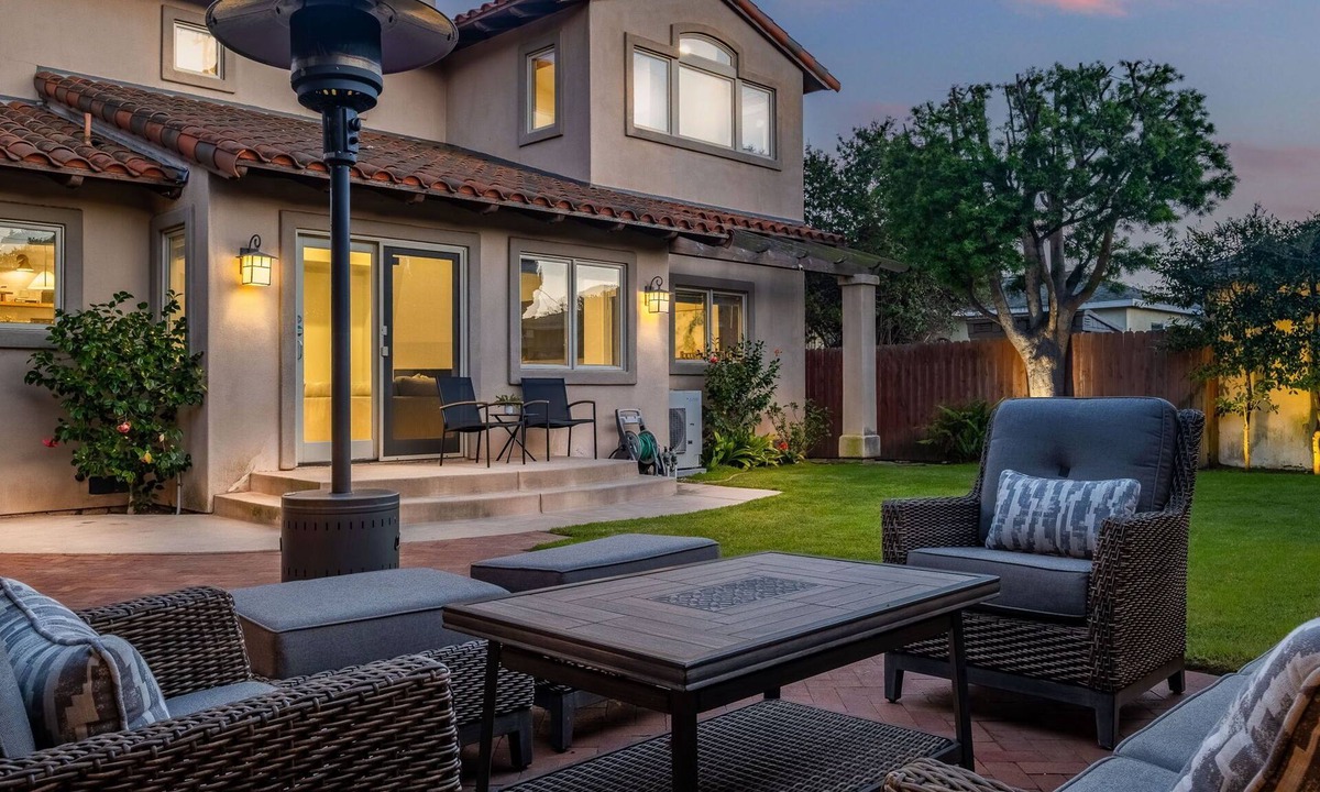 Torrance House | Luxury Retreat: Yard, Beach, MAJOR INTERNATIONAL SPORTING EVENT: Sleeps 10