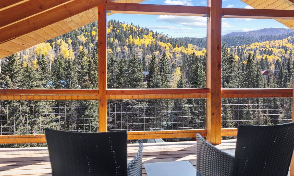 Red River House | "Luxury Riverfront Cabin "Moe's Riverside Lodge" Pool Table-AC-On the River-Pet Friendly