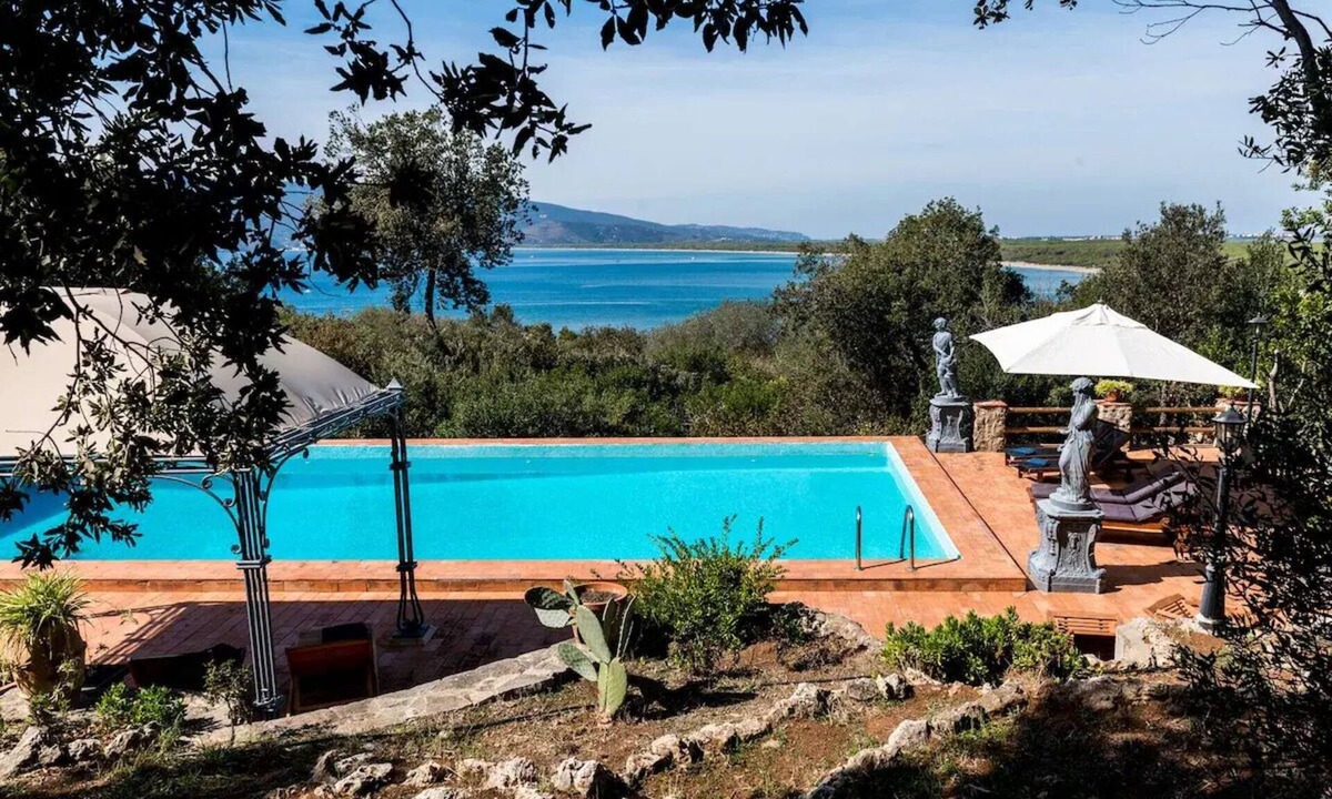 Ansedonia Villa | Luxury villa with beachfront pool