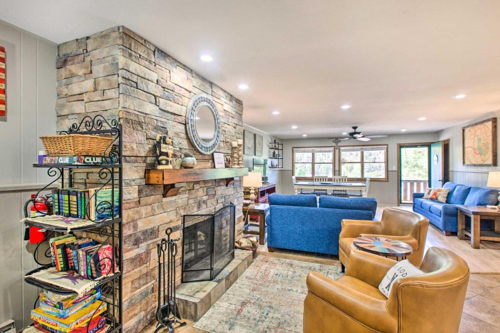 Red River House | Main St Red River Ski Condo w/Mountain View!