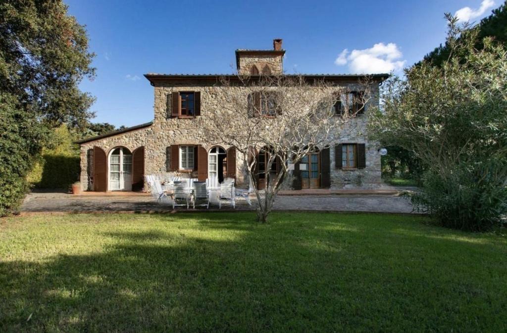 San Vincenzo Villa | Maison Antoinette