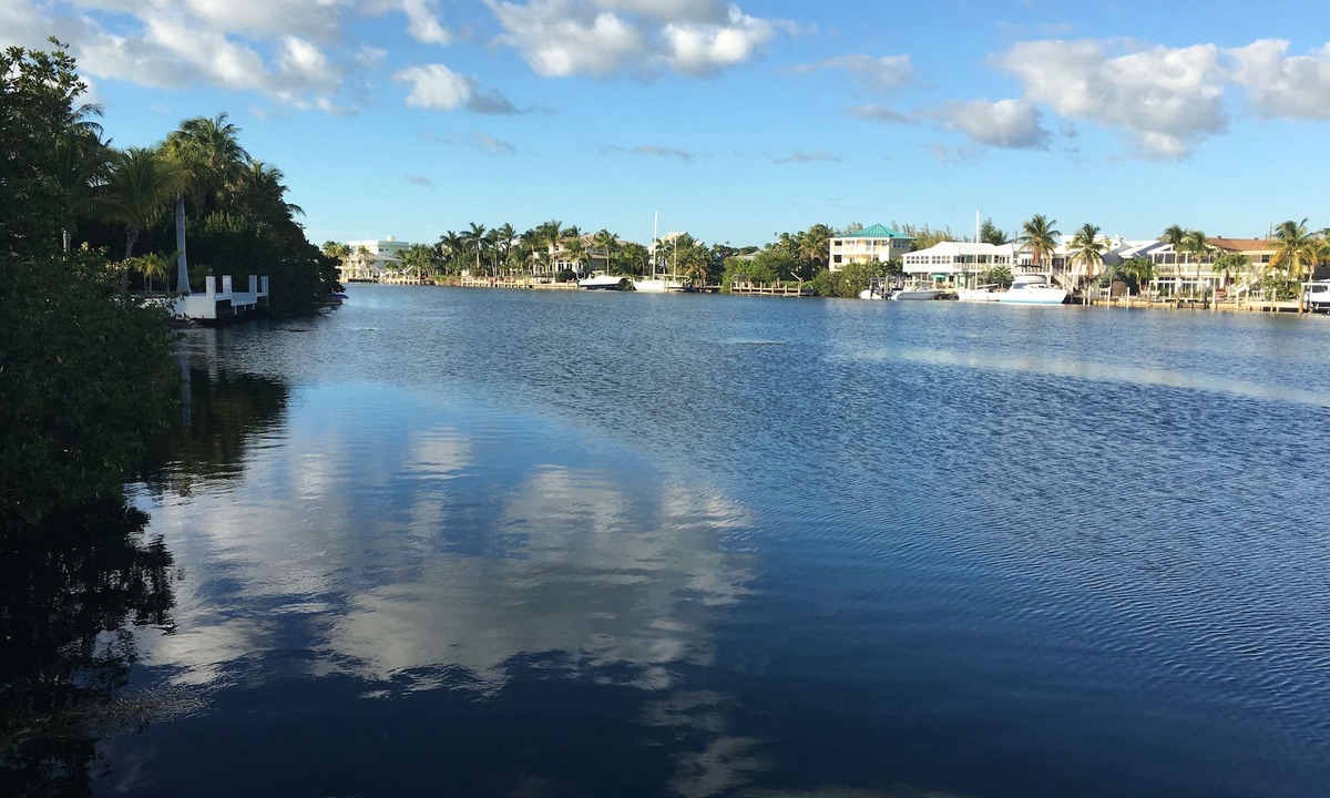 Marathon House | Manatee Bay , Pool table, Pool, Kayaks, Jacuzzi not working.