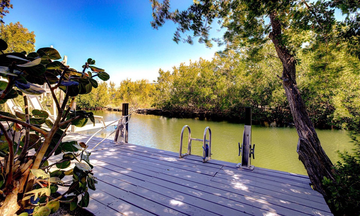 Breezeswept Beach Estates House | Mangrove Hideaway: 3BR Canal Front Ramrod Key Home w/Dockage, Gulf + Atlantic Access & Parking