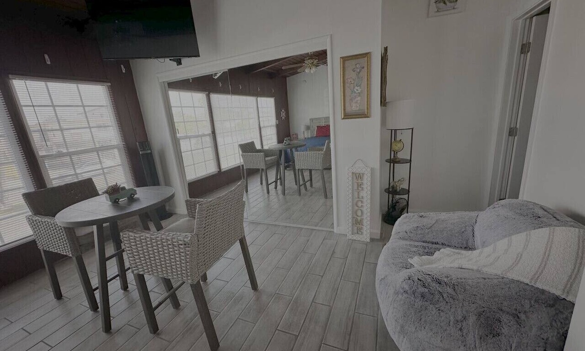 East Manhattan Beach Apartment | MB Gem 3 - 1.3Miles To Beach, Close To LAX & Park
