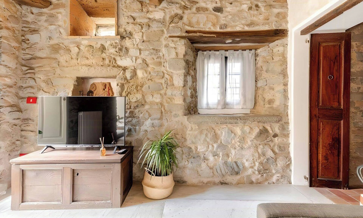 Sambuca House | Medieval stone house in the Garfagnana hills