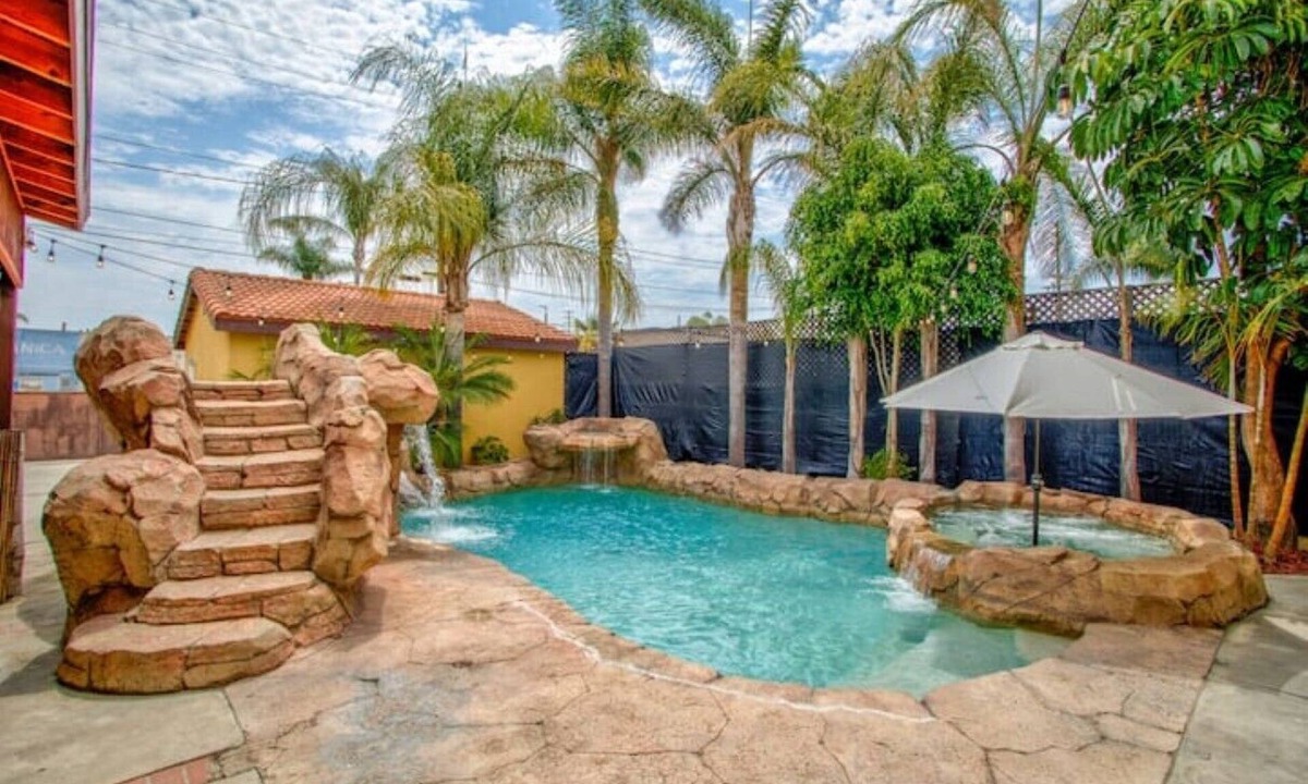 Inglewood House | MermaidsCoveLA- A hidden oasis in Los Angeles