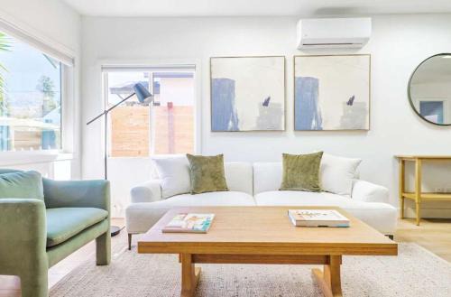 Mid City House | Modern 5BR Mid-City Retreat