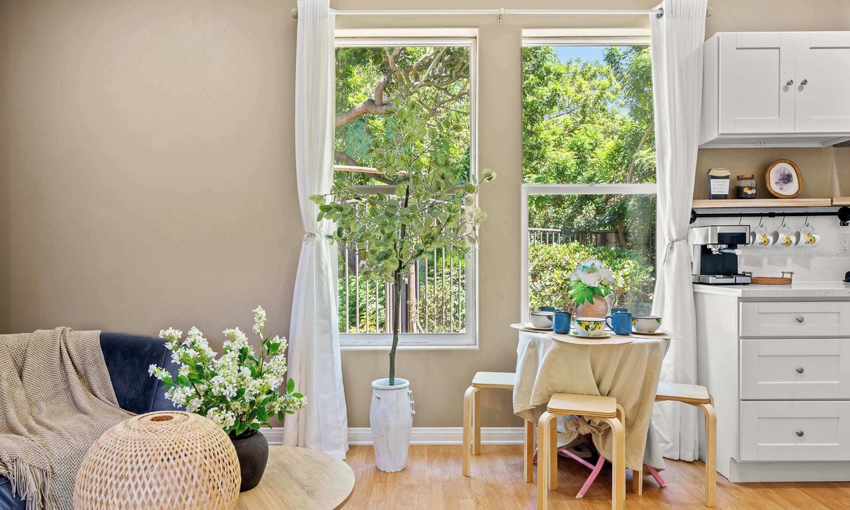 Pomona House | Modern Cozy Stay w Outdoor Patio & Grill