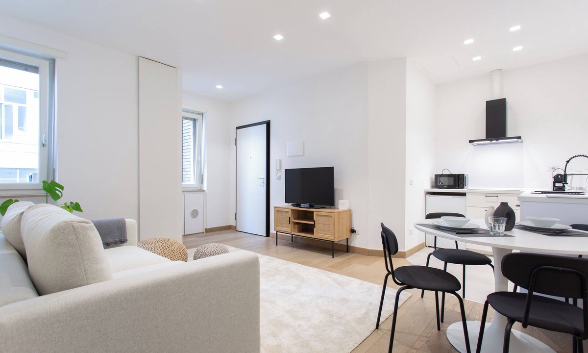 Tricolore Apartment | Modern & Peaceful Flat in the City Centre