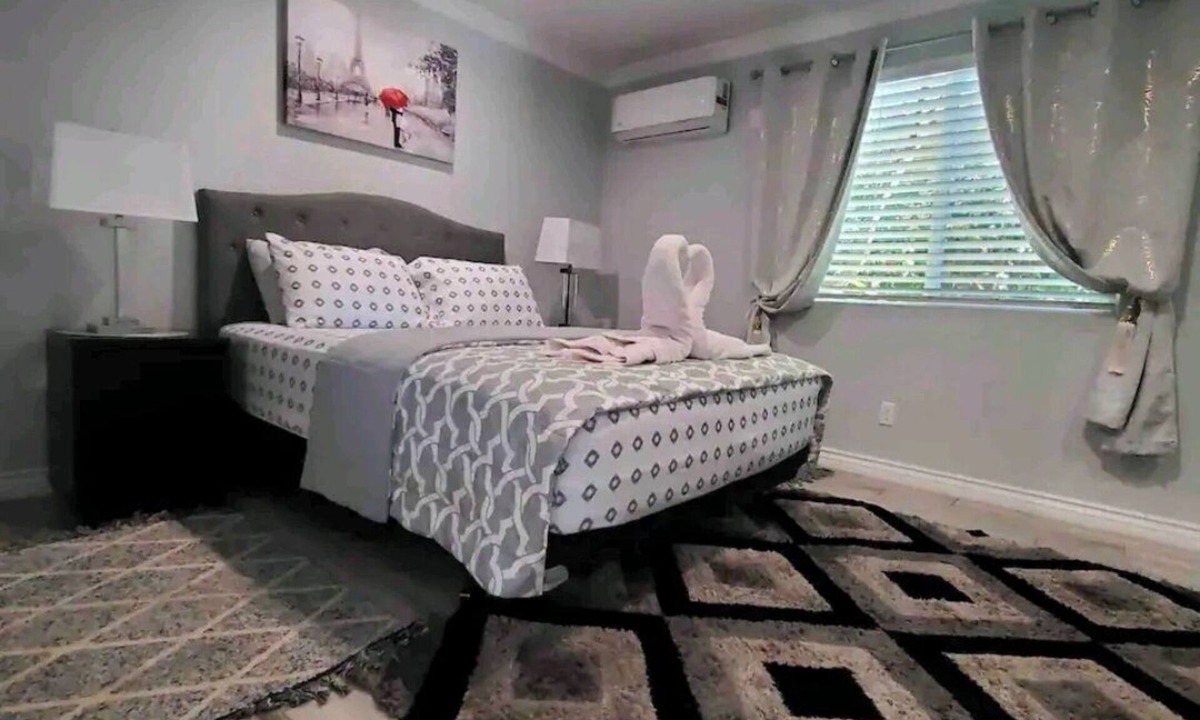 Northwest Torrance House | Modern Residence in Torrance 15 mins from LAX