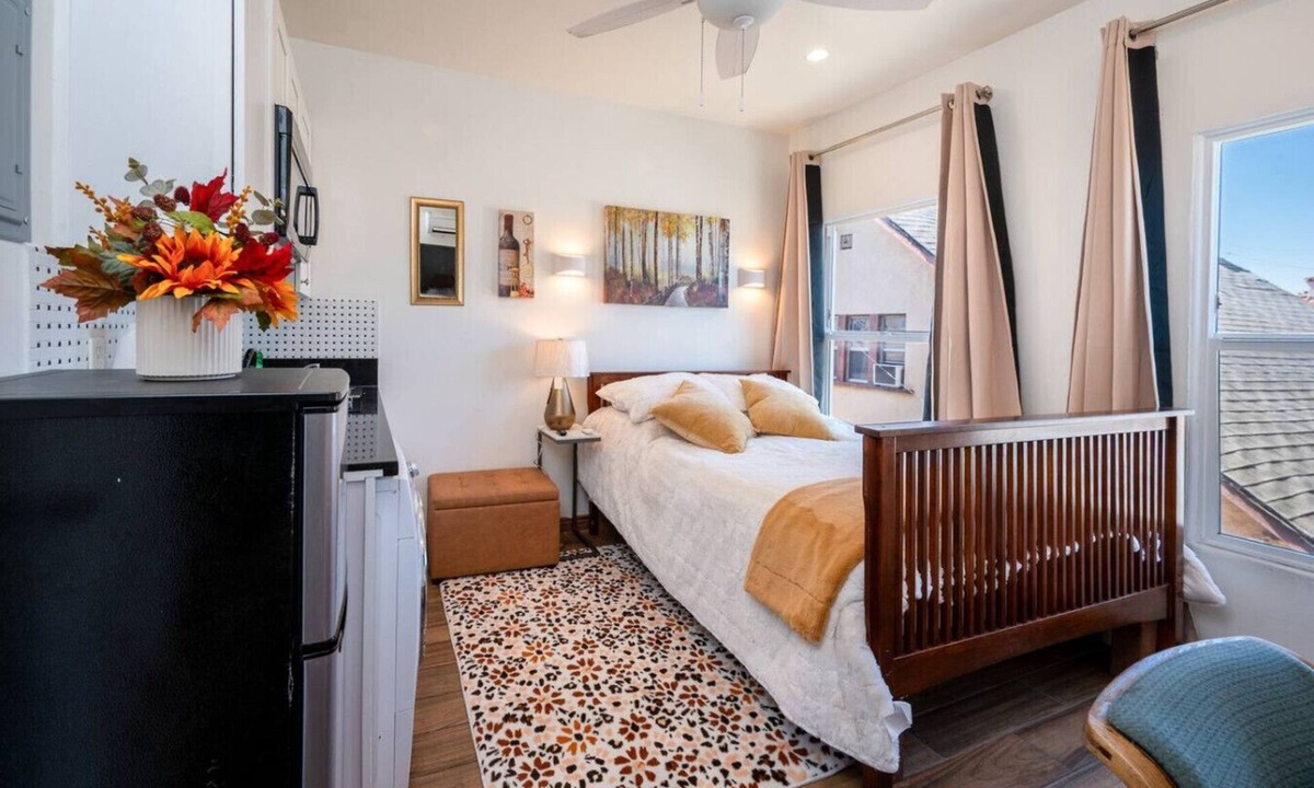Boyle Heights Apartment | Modern Studio Near Downtown LA * W/D * AC * WIFI!