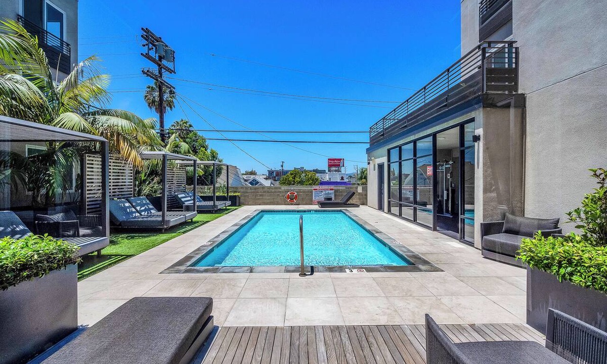 Larchmont Apartment | Modern Stylish Gillis House with Pool