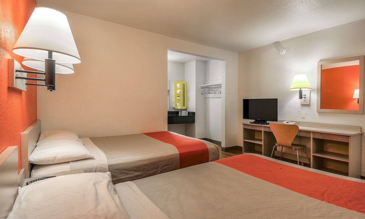 Chino Hotel | Motel 6 Chino, CA - Los Angeles Ontario