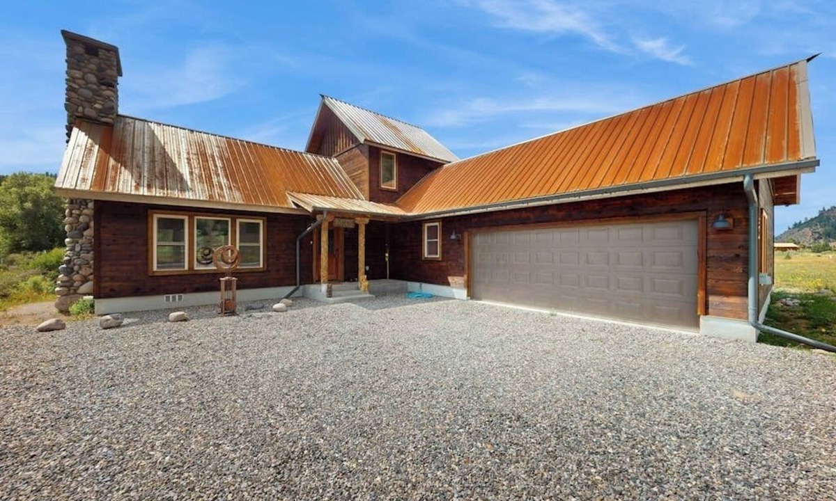 South Fork House | Mountain view modern home with open layout, gas fireplace, smart TVs, & W/D