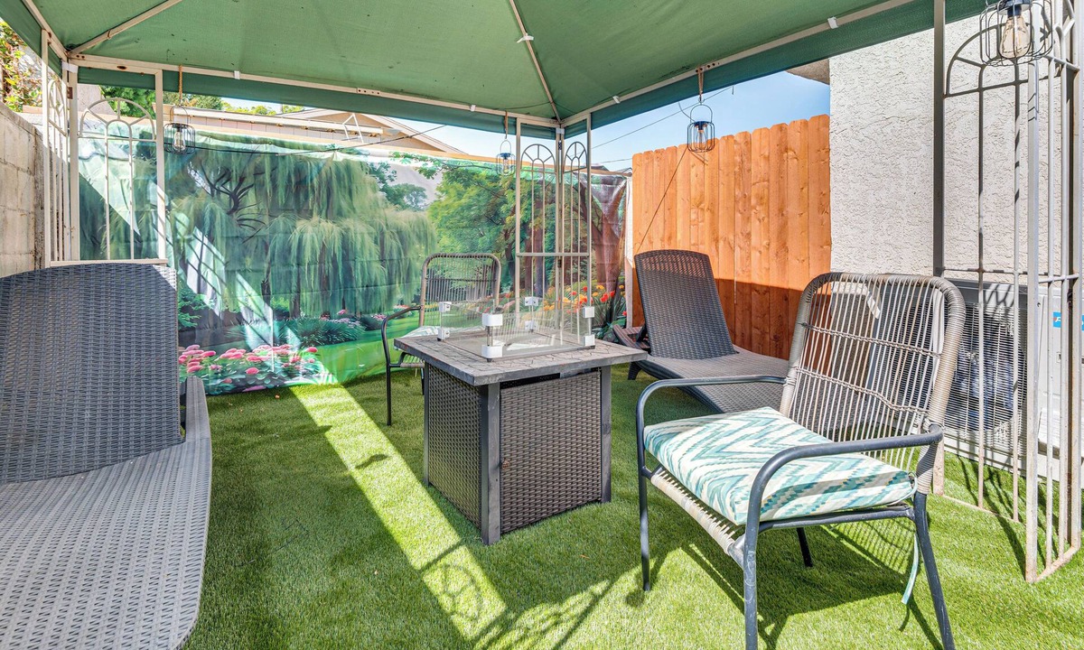 Park Mesa Heights House | Near Hospitals & Metrolink Access: LA Getaway