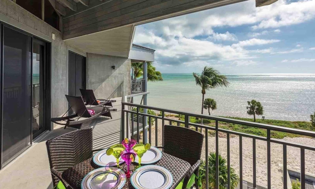 Key West Condo | *NEPTUNE'S PENTHOUSE* Oceanside Condo/Pool + Last Key White Glove Service.