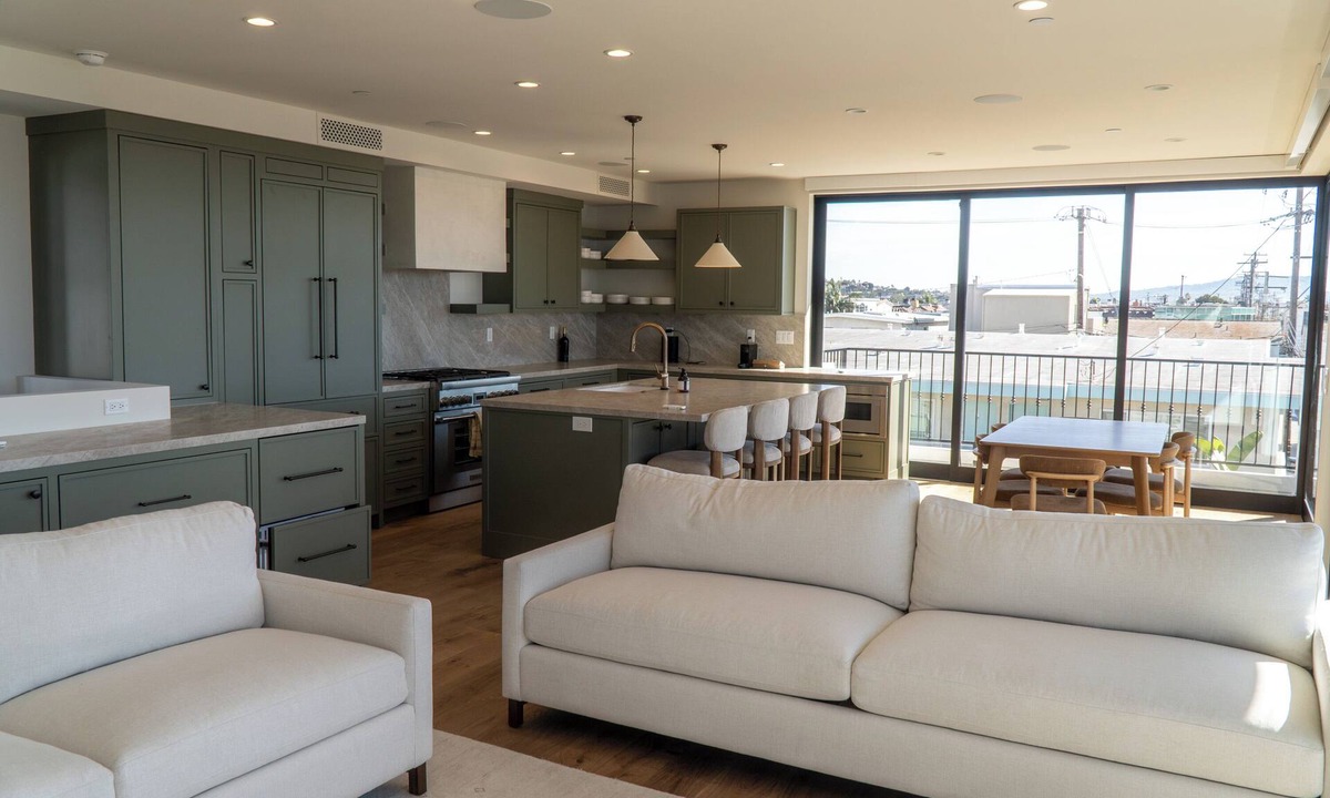 The Strand House | New Build-Manhattan Beach-Steps to Downtown and Beach