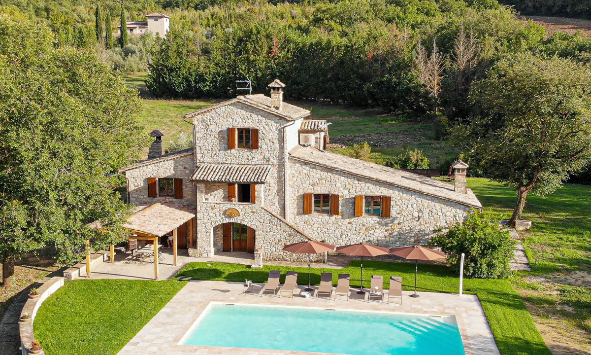 Todi House | NEW - The Lost Stone country paradise with pool, AC & breathtaking country views