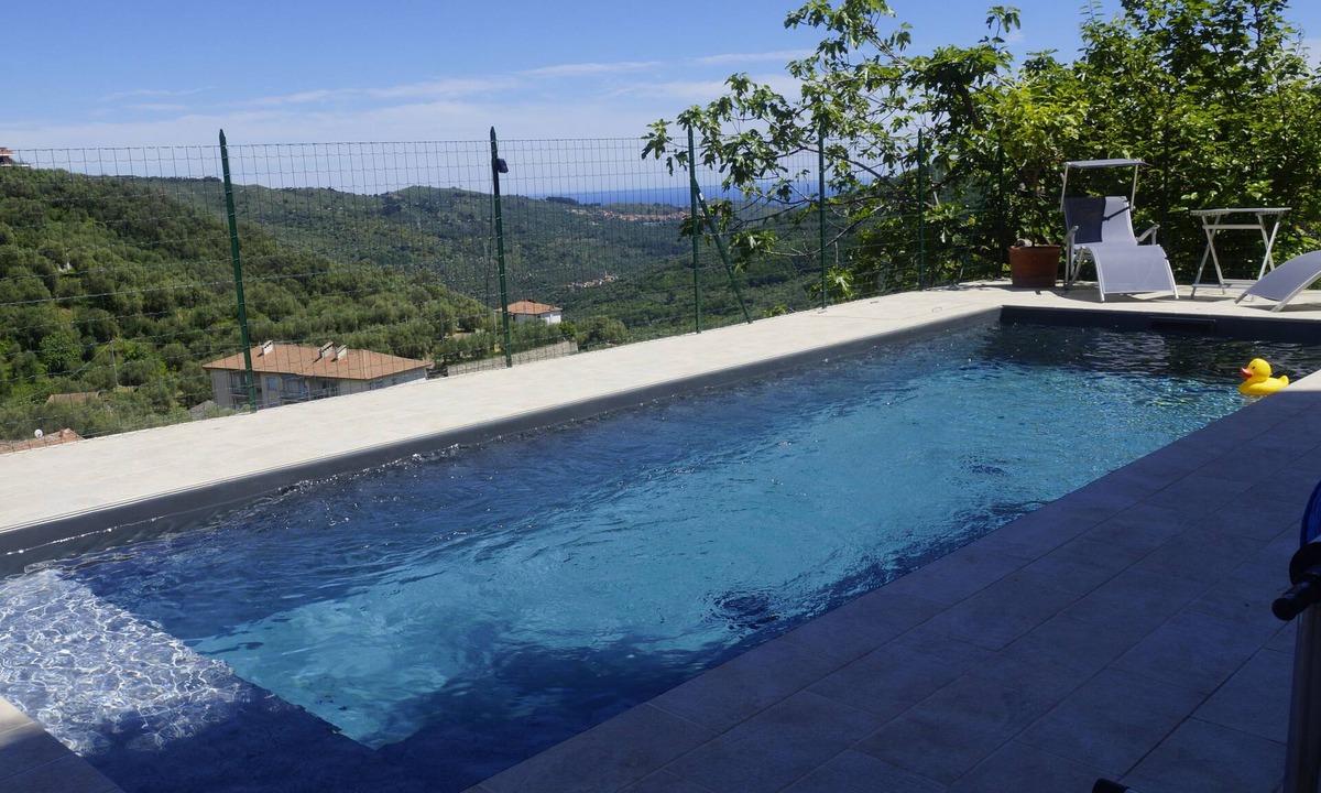 Boscomare House | Newly extended cottage in historic centre with sea view
