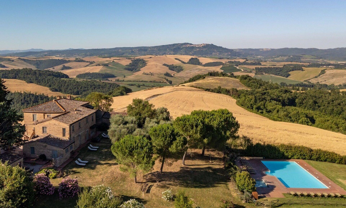 Montalcino Villa | Nice apartment in villa for 6 people with pool, WIFI, TV, terrace, pets allowed and panoramic view